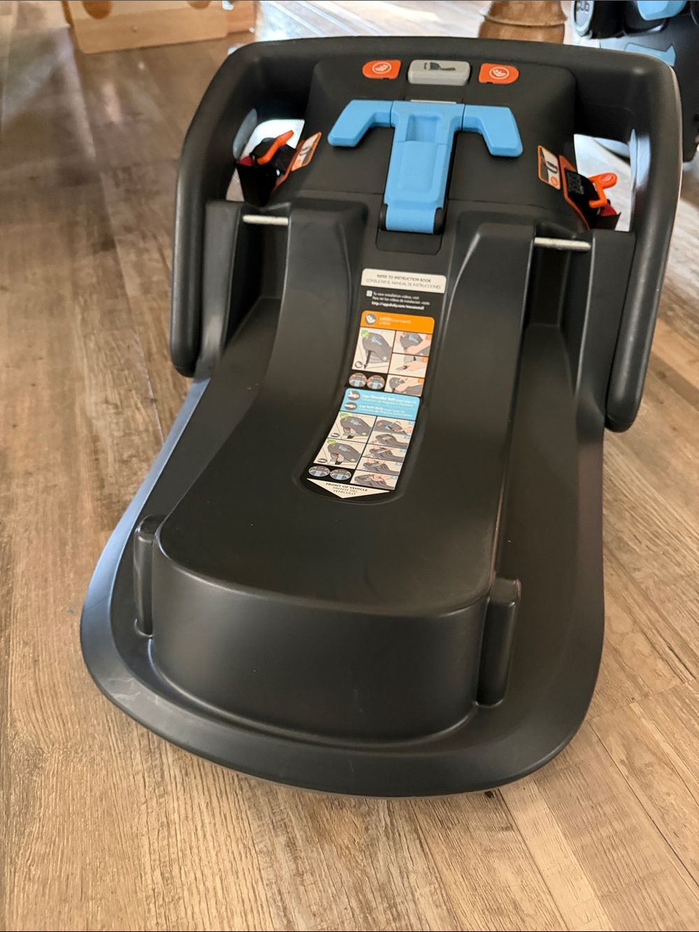 UPPAbaby Mesa Infant Car Seat in Black and Gray - Picture 6 of 7